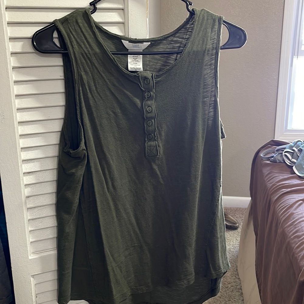 Summer tank! Wide strap, army green, Time and Tru brand, super comfortable